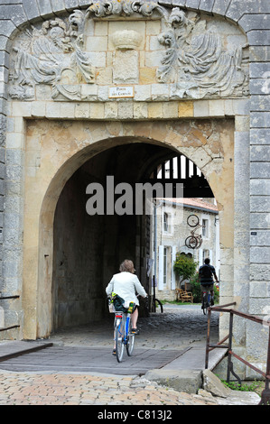 La porte de la ville porte des Campani / Porte de La Couarde à Saint-Martin-de-Ré sur l'île Ile de Ré, Charente-Maritime, France Banque D'Images