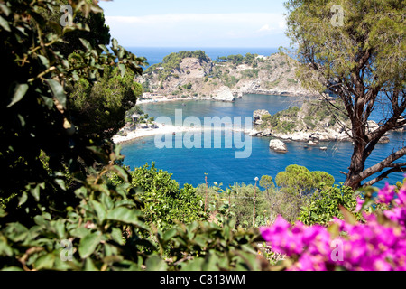 De la mer et de la plage, près de Giardini Naxos Taormina, Sicile, Sicile, Italie Banque D'Images