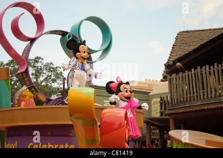 Le royaume magique célébrer un rêve viennent vrai Mickey Mouse Minnie Mouse parade float Banque D'Images