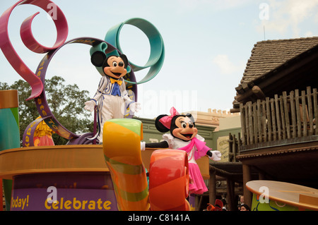 Le royaume magique célébrer un rêve viennent vrai Mickey Mouse Minnie Mouse parade float Banque D'Images