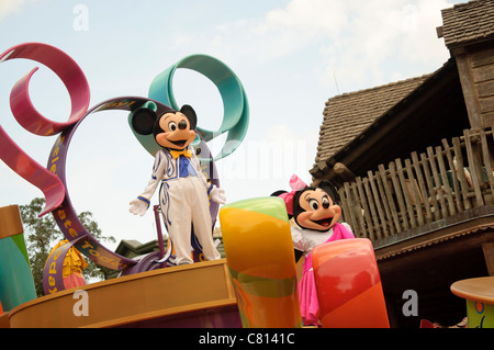 Le royaume magique célébrer un rêve viennent vrai Mickey Mouse Minnie Mouse parade float Banque D'Images