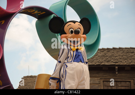 Le royaume magique célébrer un rêve viennent vrai flottement mickey parade Banque D'Images