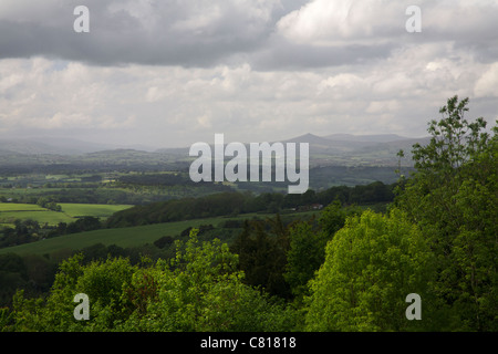 Vue de Pen-y-Fan & Montagne Noire de près de Trellech Monmouthshire Banque D'Images