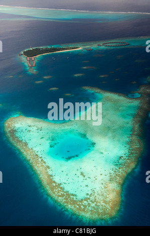Îles Maldives vue aérienne, plages, île tropicale, paradis, vacances, aventure, l'eau bleue, l'eau claire, de l'océan, sur la mer, Banque D'Images