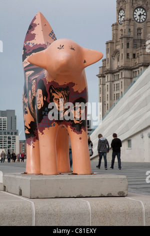 Superlambanana Lambanana ou en face du bâtiments du foie, Liverpool, Merseyside, au bord de l'UK Banque D'Images