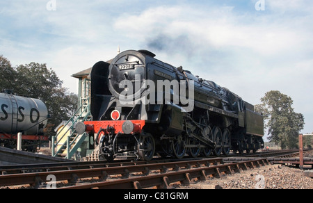 9F Prince Noir s'approche d'Holt Station sur la chemin de North Norfolk, Norfolk, East Anglia, Angleterre, Royaume-Uni. La ligne de pavot Banque D'Images