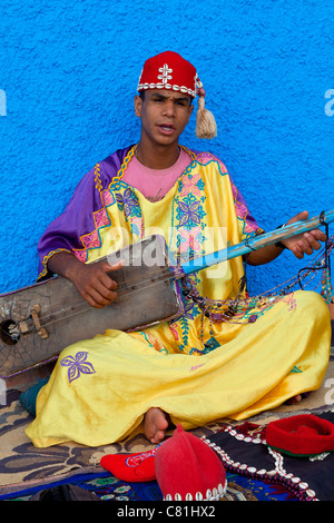 Maroc, Rabat, musicien dans la Kasbah des Oudaias Banque D'Images