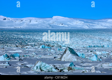 Icebergs dans la lagune de montagne 'Fjalslon' dans le sud de l'Islande, Skaftafell Banque D'Images