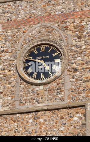 Benson d'une horloge sur l'église Saint John's Tower, Thaxted, Essex, UK Banque D'Images