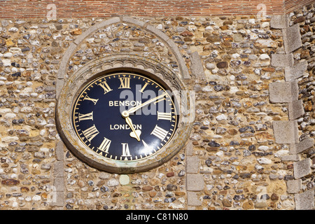 Benson d'une horloge sur l'église Saint John's Tower, Thaxted, Essex, UK Banque D'Images