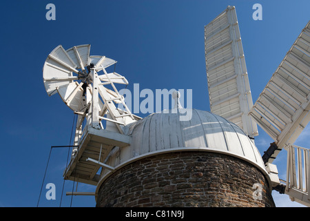 La girouette moulin à vent Moulin à Vent et voiles de Heage Derbyshire, Angleterre,, le seul travail de la pierre 6 voile moulin au Royaume-Uni. Banque D'Images