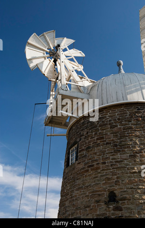 La Girouette moulin à vent et des chaînes de Heage Windmill, Derbyshire, Angleterre, la seule voile 6 moulin en pierre de travail au Royaume-Uni Banque D'Images