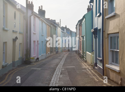 Maisons multicolores sur Irsha Street à Hartland. Devon. L'Angleterre. UK. Banque D'Images