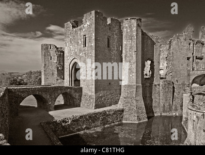 Le Sud ou porte verte du château de Raglan près de Monmouth au Pays de Galles du Sud Banque D'Images