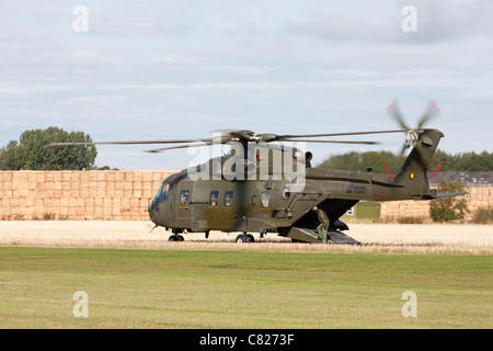 Agusta Westland EH1 EH01 Merlin HC3 ZJ119sur le sol après l'atterrissage avec rampe arrière ouvert Banque D'Images