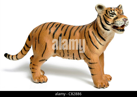 Jouet en plastique figurine tigre isolé sur fond blanc Modèle Libération : N° des biens : Non. Banque D'Images