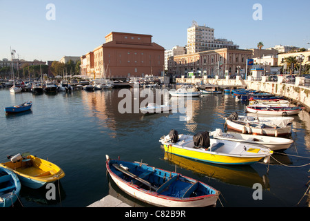Port médiéval de Bari, Pouilles Italie. Photo:Jeff Gilbert Banque D'Images