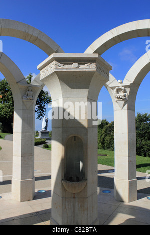 Fontaine à Champanges près de Évian-les-Bains, en Haute-Savoie, département de la région Rhône-Alpes dans le sud-est de la France. Banque D'Images