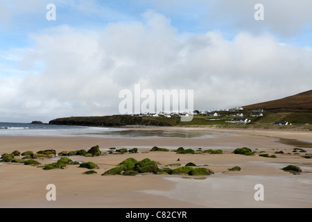 La plage à Dugort sur Achill Island dans le comté de Mayo appelé Golden Strand Banque D'Images