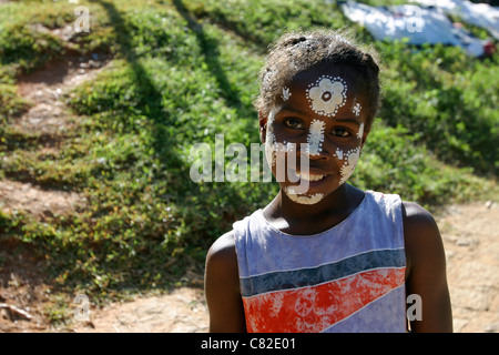 Portrait de femme Malgache Madagascar Nosy Komba, dans le village de l'île du Sud Banque D'Images