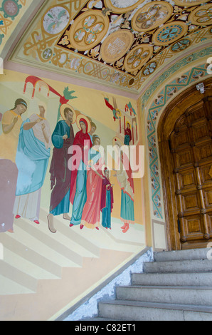 L'Ukraine, Yalta. L'extérieur de Saint la cathédrale Alexandre Nevsky, typique de l'architecture russe. Banque D'Images