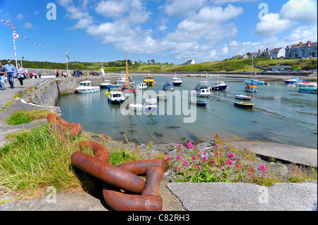 Cemaes Bay Harbour Cemaes Bay Anglesey au nord du Pays de Galles au Royaume-Uni. Banque D'Images