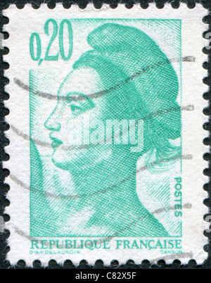 FRANCE - 1982 : timbre imprimé en France, représente la liberté guidant le peuple, un fragment, par Eugène Delacroix Banque D'Images