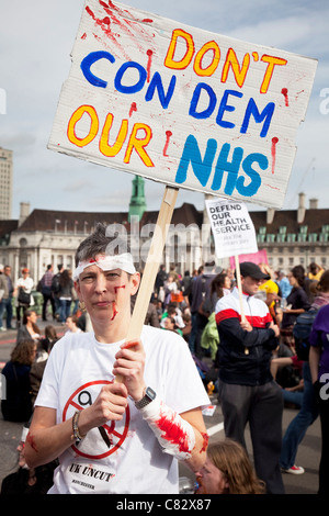 Usa fermer le pont de Westminster, Londres dans une protestation / manifestation pour bloquer le projet de loi du NHS. Banque D'Images