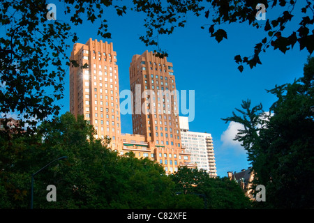Appartements à côté de l'immeuble Dakota. Vue de Central Park à Manhattan (New York City). Banque D'Images