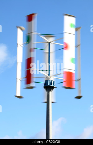 L'énergie éolienne verticale. L'usine expérimentale d'étudier la technologie des turbines d'énergie éolienne verticale. Bottrop, Allemagne. Banque D'Images