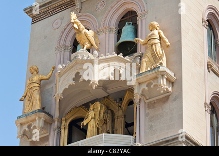 Statues en or sur Bell Tower, Cathédrale de Messine, la Piazza del Duomo, Messine, Sicile, Italie Banque D'Images