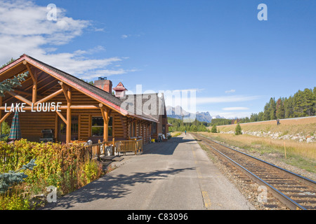 La gare de chemin de fer converti en restaurant à la station de Lake Louise dans le parc national de Banff Alberta Canada Banque D'Images