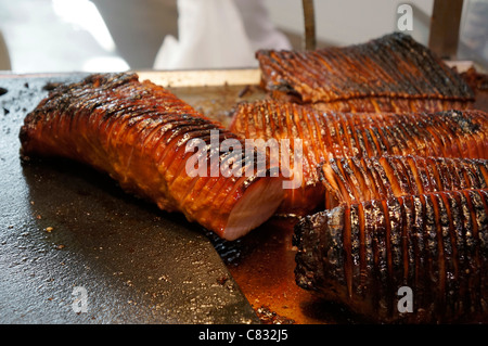 Tranches de bacon, jambon rôti Banque D'Images
