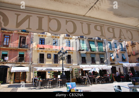 Café Cappuccino, Plaça de la Font, Vieille Ville, Tarragona, Costa Dorada, province de Tarragone, Catalogne, Espagne Banque D'Images