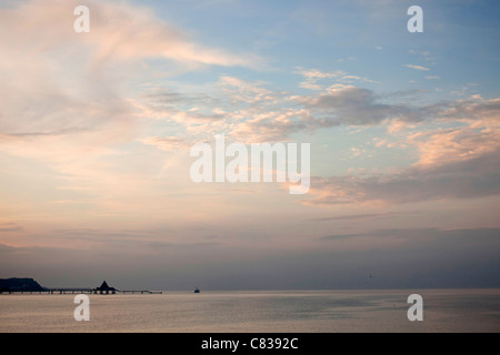 L'humeur du soir à la côte de la mer Baltique dans la station balnéaire de l'île d'Usedom, d'Ahlbeck, Mecklenburg-Vorpommern, Allemagne Banque D'Images