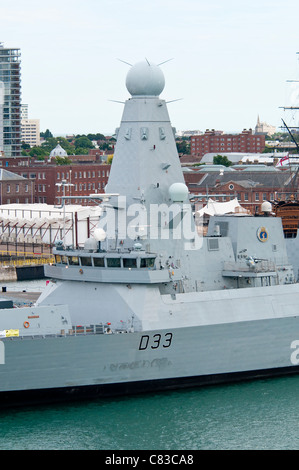 Le HMS Dauntless destroyer Type 45 dans la région de Portsmouth Dockyard Banque D'Images