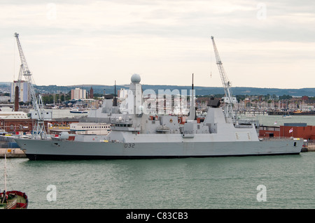 Type 45 destroyer HMS Daring dans Portsmouth Dockyard Banque D'Images