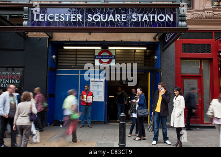 La station de métro Leicester Square, Londres, Angleterre Banque D'Images