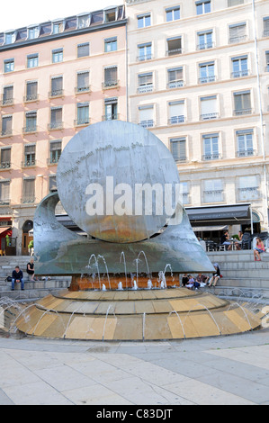 Fontaine à la place Louis Pradel à Lyon, France Banque D'Images