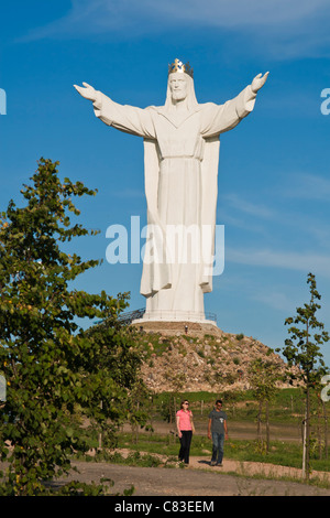 Une immense statue du Christ Roi, avec une hauteur de 36 mètres est l'un des plus élevés au monde. Swiebodzin, Pologne. Banque D'Images