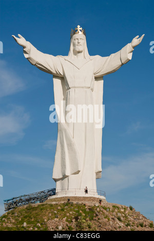 Une immense statue du Christ Roi, avec une hauteur de 36 mètres est l'un des plus élevés au monde. Swiebodzin, Pologne. Banque D'Images