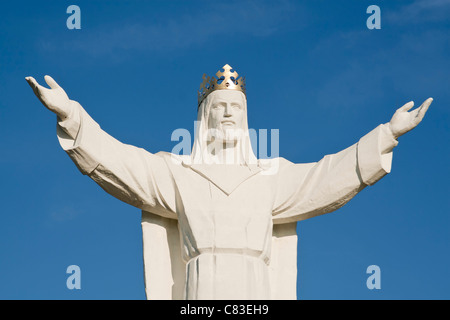 Une immense statue du Christ Roi, avec une hauteur de 36 mètres est l'un des plus élevés au monde. Swiebodzin, Pologne. Banque D'Images