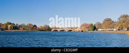 Pont Larz Anderson avec Charles River Boat Race (Panorama), Cambridge, Boston, Massachusetts, États-Unis Banque D'Images