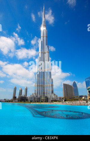 Burj Khalifa à Dubaï. Le bâtiment le plus haut du monde, à 828m. Banque D'Images