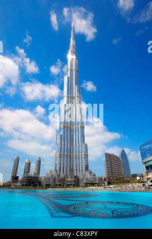 Burj Khalifa à Dubaï. Le bâtiment le plus haut du monde, à 828m. Banque D'Images