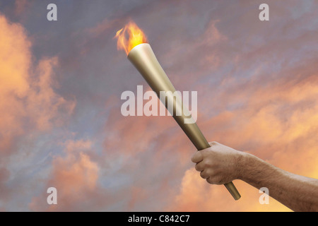 Hand holding flaming baton Banque D'Images