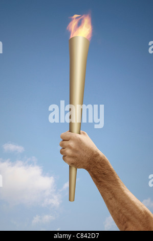 Hand holding flaming baton Banque D'Images