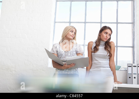 Bureau d'affaires soutenant dans Banque D'Images