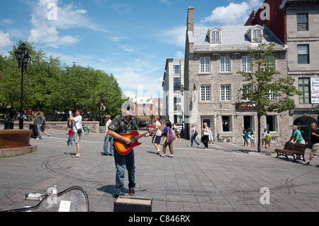 Artiste de la guitare à la Place Jacques Cartier, le Vieux Montréal, Québec, Canada Banque D'Images