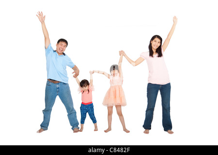 Happy Asian Family isolé sur fond blanc Banque D'Images